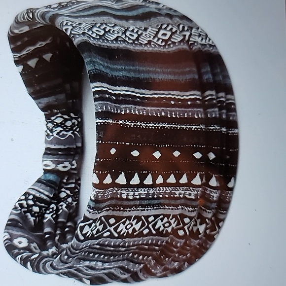 3 Wide Stretch Stay in Place Headbands - Picture 2 of 3